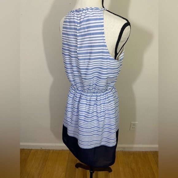 Old Navy size medium dress lightweight, lined mix media in blue and white - Picture 8 of 12
